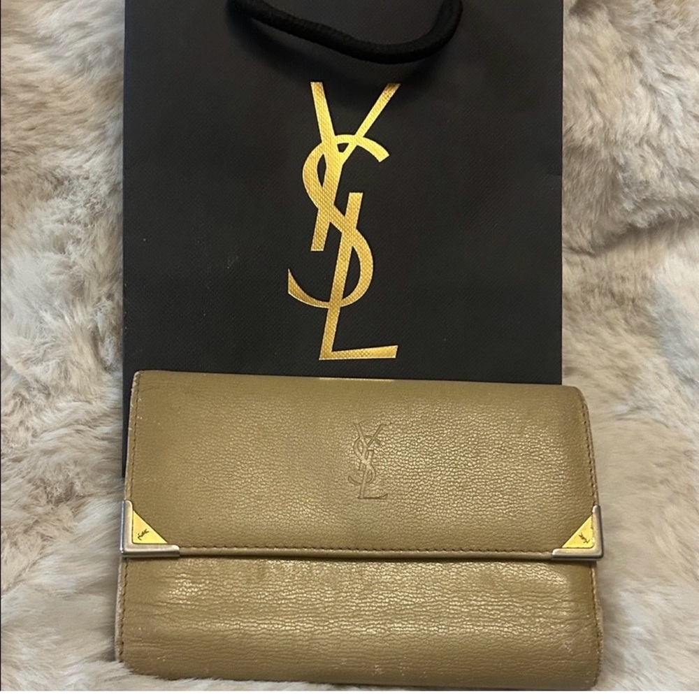 Yves Saint Laurent kiss 🔒 Leather Wallet with shopping bag